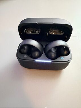Soundcore Aeroclip Open earbuds clip on earbuds